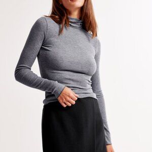 Long-Sleeve Featherweight Rib Tuckable Mockneck Top (Heather Grey)